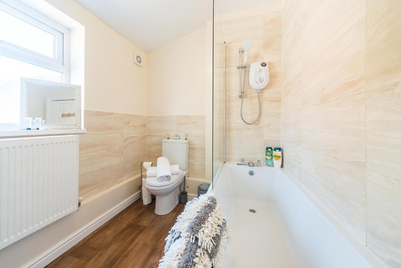 3 Bedroom-5 Beds Newland Ave King'S Palace Leisure-Contractor-Heart Of Hull Amenities Кингстън ъпон Хъл Екстериор снимка