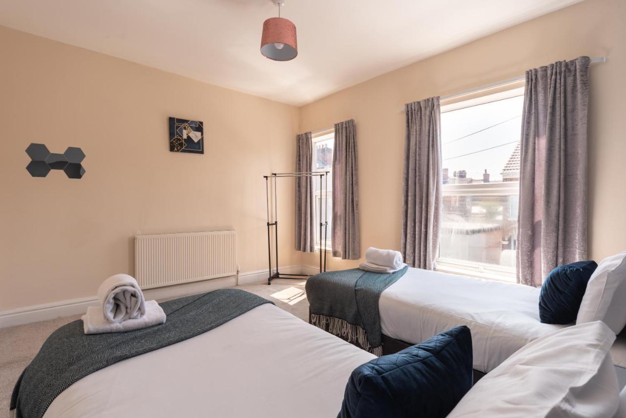 3 Bedroom-5 Beds Newland Ave King'S Palace Leisure-Contractor-Heart Of Hull Amenities Кингстън ъпон Хъл Екстериор снимка