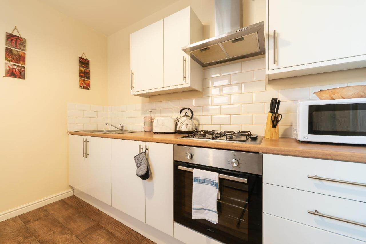 3 Bedroom-5 Beds Newland Ave King'S Palace Leisure-Contractor-Heart Of Hull Amenities Кингстън ъпон Хъл Екстериор снимка
